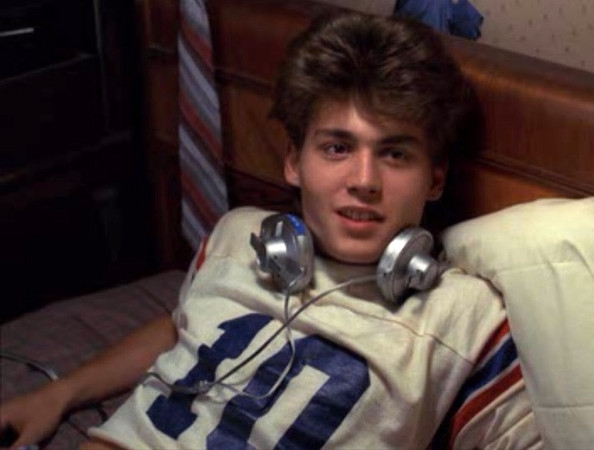 
	
	Johnny Depp "ngây ngô" trong bộ phim đầu tay Nightmare on Elm Street vào năm 1984.